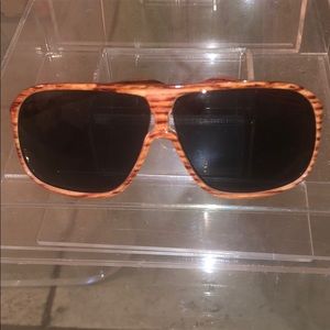 Wood grain print sunglasses